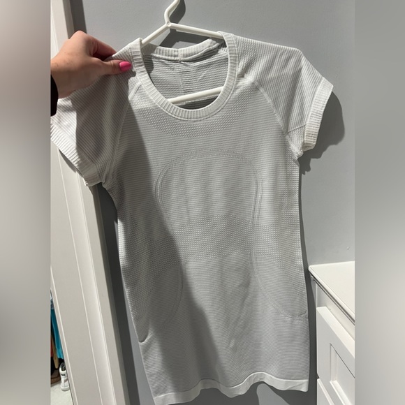 WHITE LULULEMON BASIC TOP - Picture 1 of 2